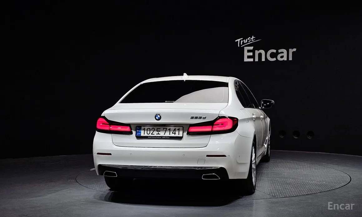 Photo 4 - BMW 5 Series
