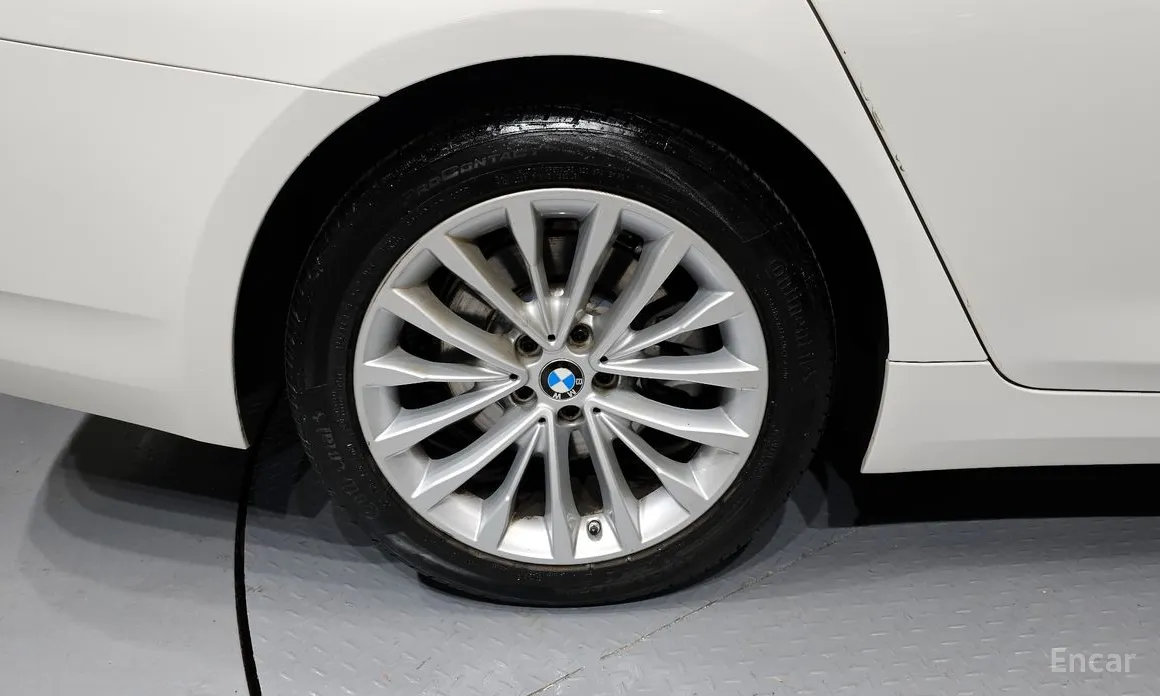 Photo 5 - BMW 5 Series