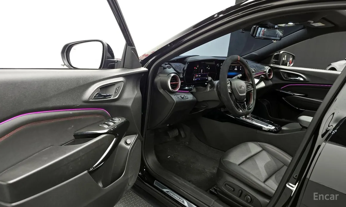 Photo 11 - Chevrolet Trax