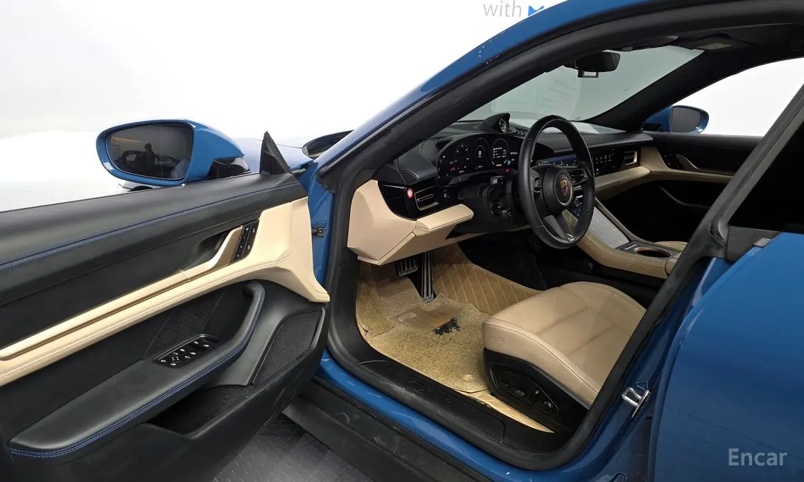 Фото 10 - Porsche Taycan