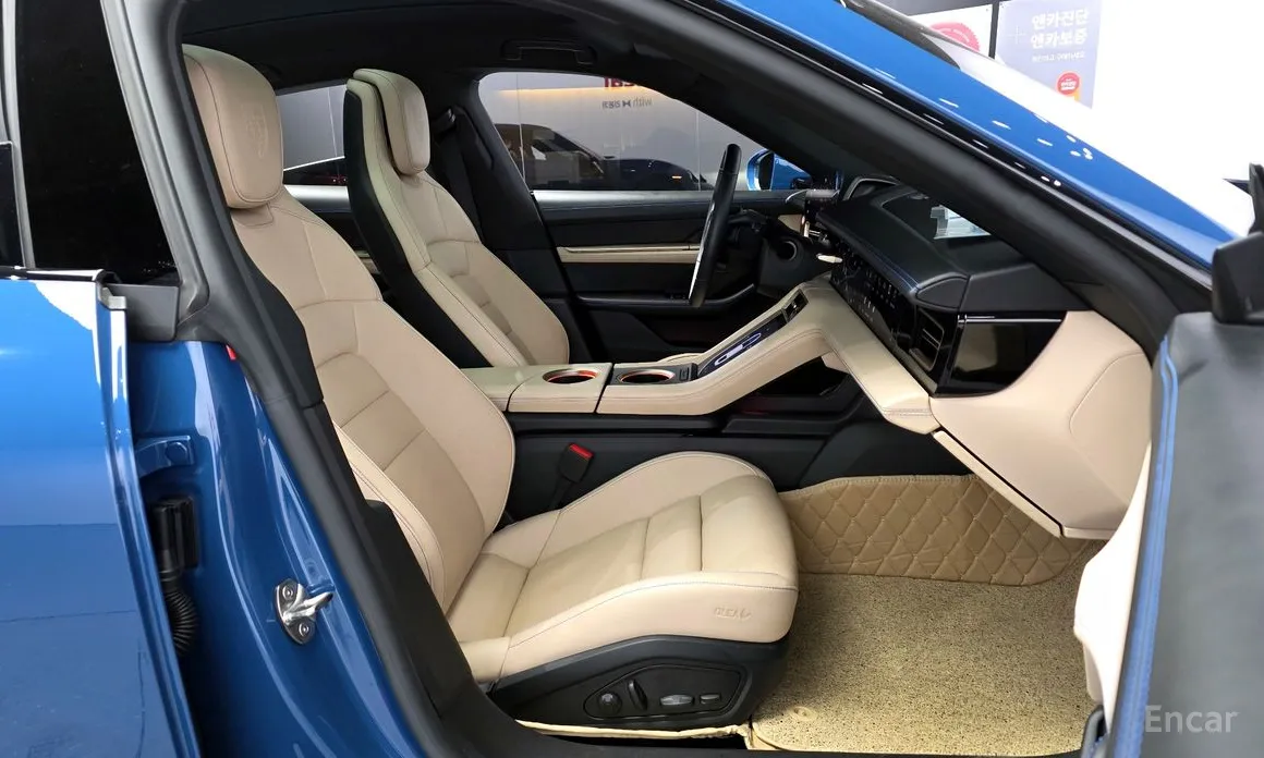 Фото 11 - Porsche Taycan