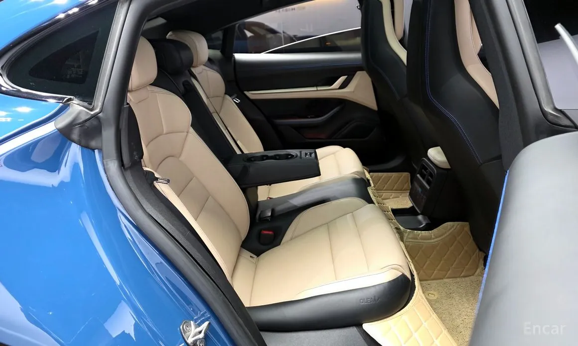 Фото 12 - Porsche Taycan