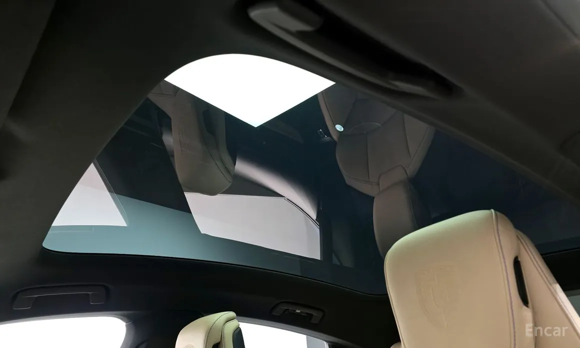 Фото 18 - Porsche Taycan