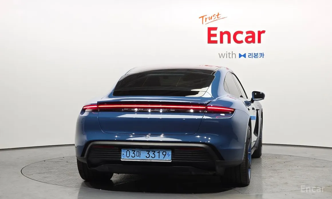 Фото 4 - Porsche Taycan