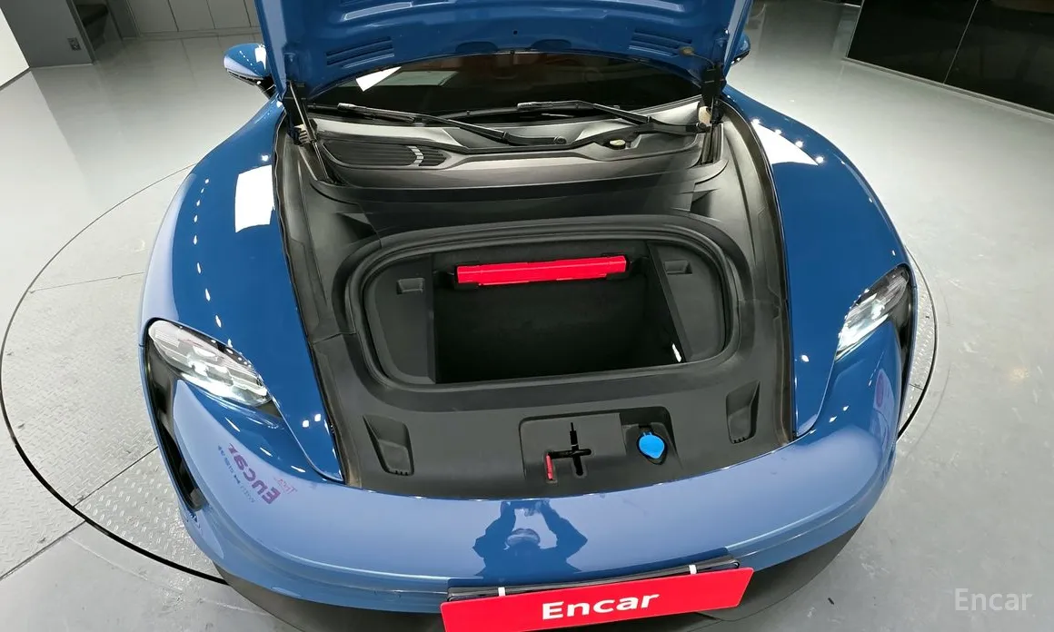 Фото 6 - Porsche Taycan