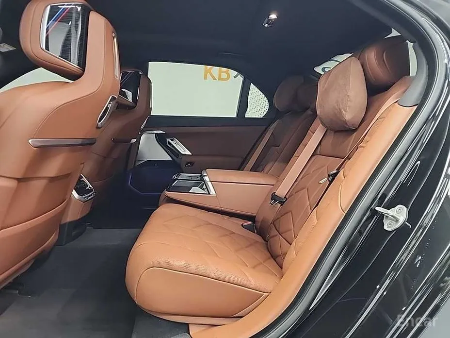 Фото 12 - BMW 7 Series