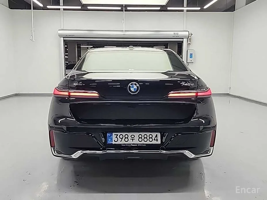 Фото 3 - BMW 7 Series