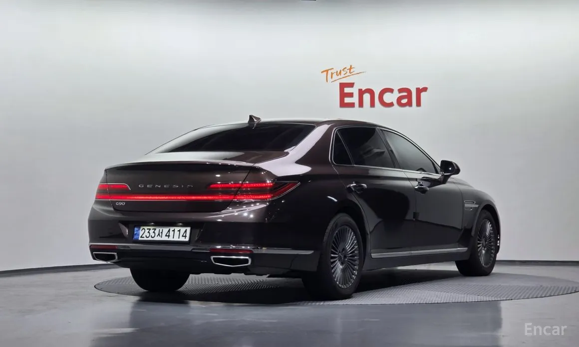 Фото 2 - Genesis G90