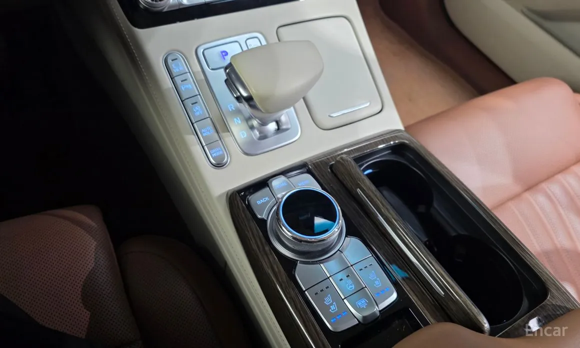 Фото 9 - Genesis G90