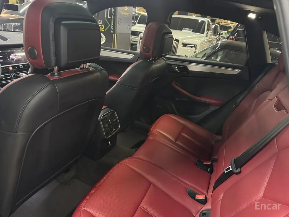 Фото 10 - Porsche Macan