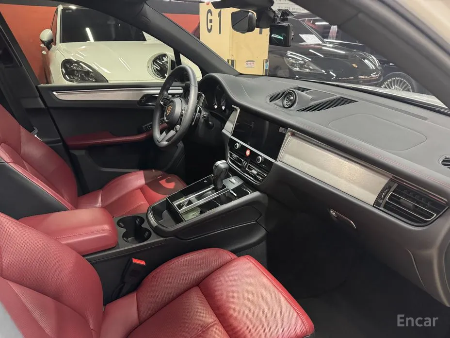 Фото 14 - Porsche Macan