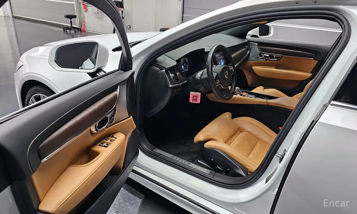 Photo 10 - Volvo S90