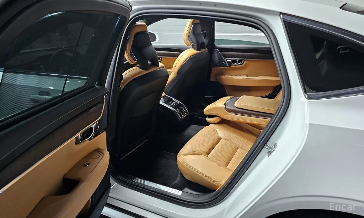 Photo 11 - Volvo S90