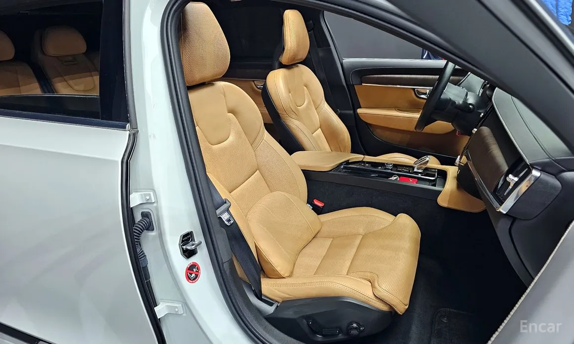 Photo 12 - Volvo S90