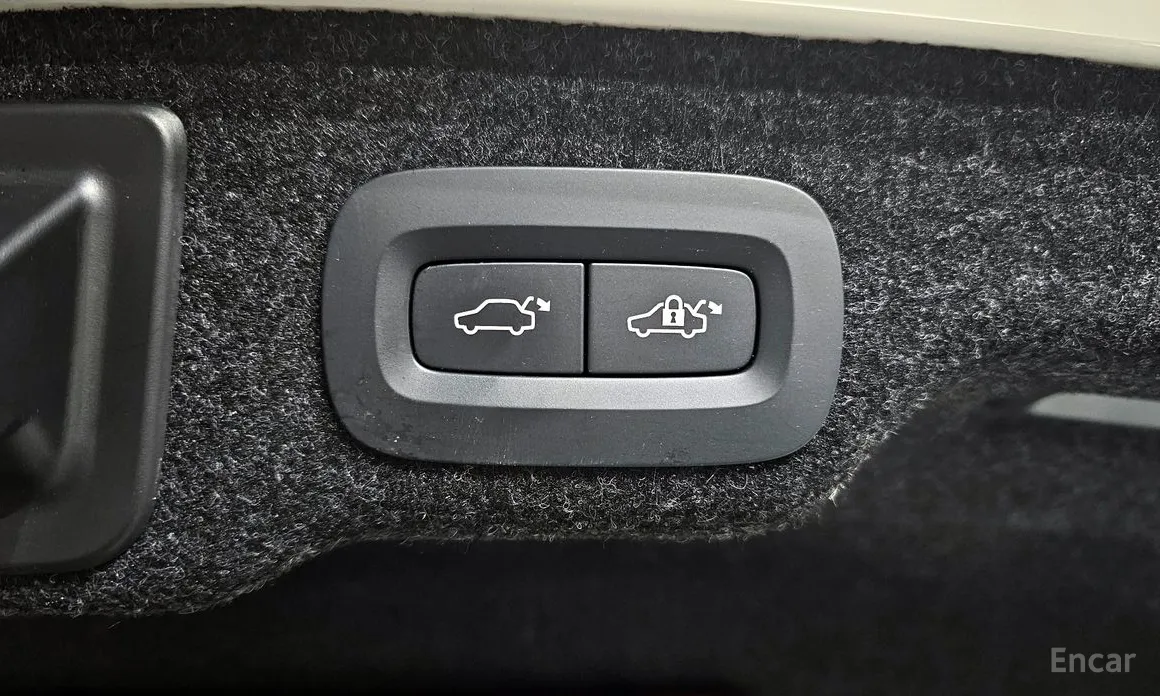 Photo 20 - Volvo S90