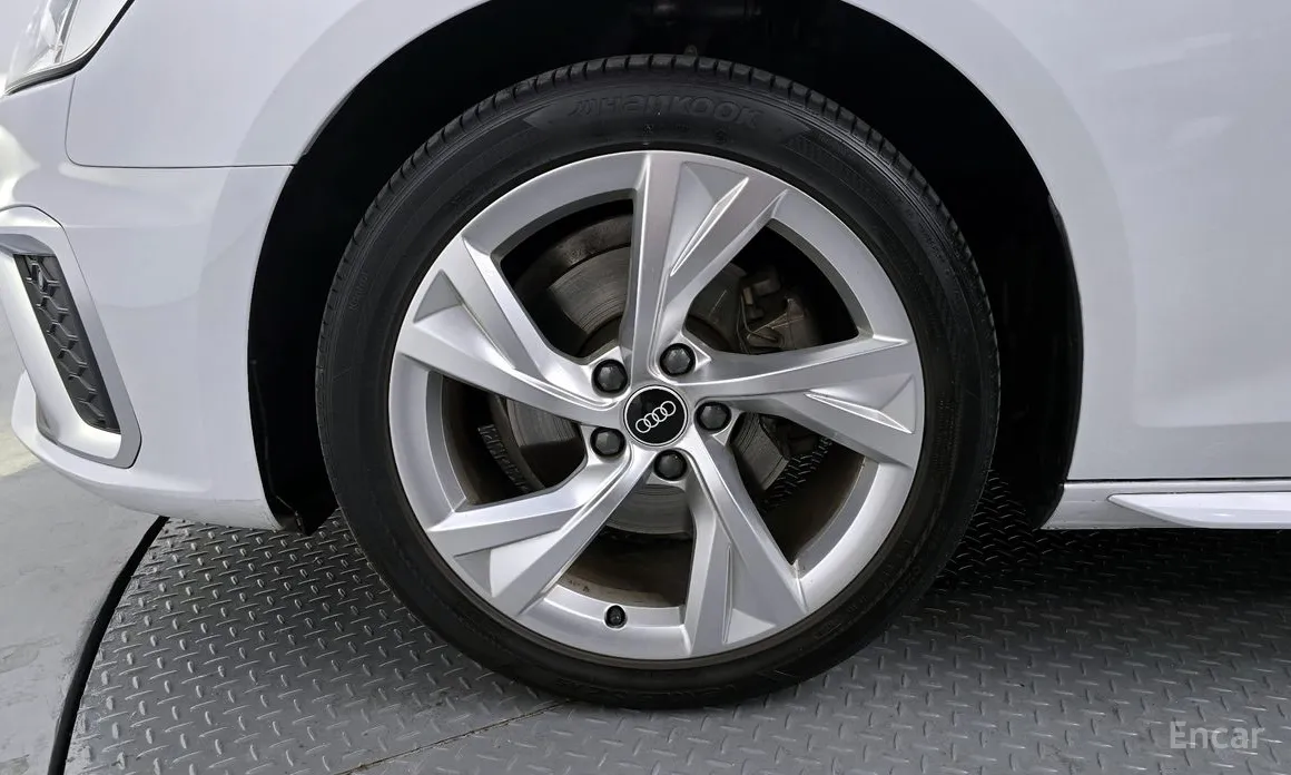 Фото 5 - Audi A4