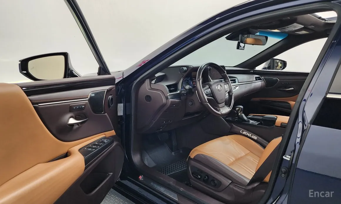 Фото 10 - Lexus ES