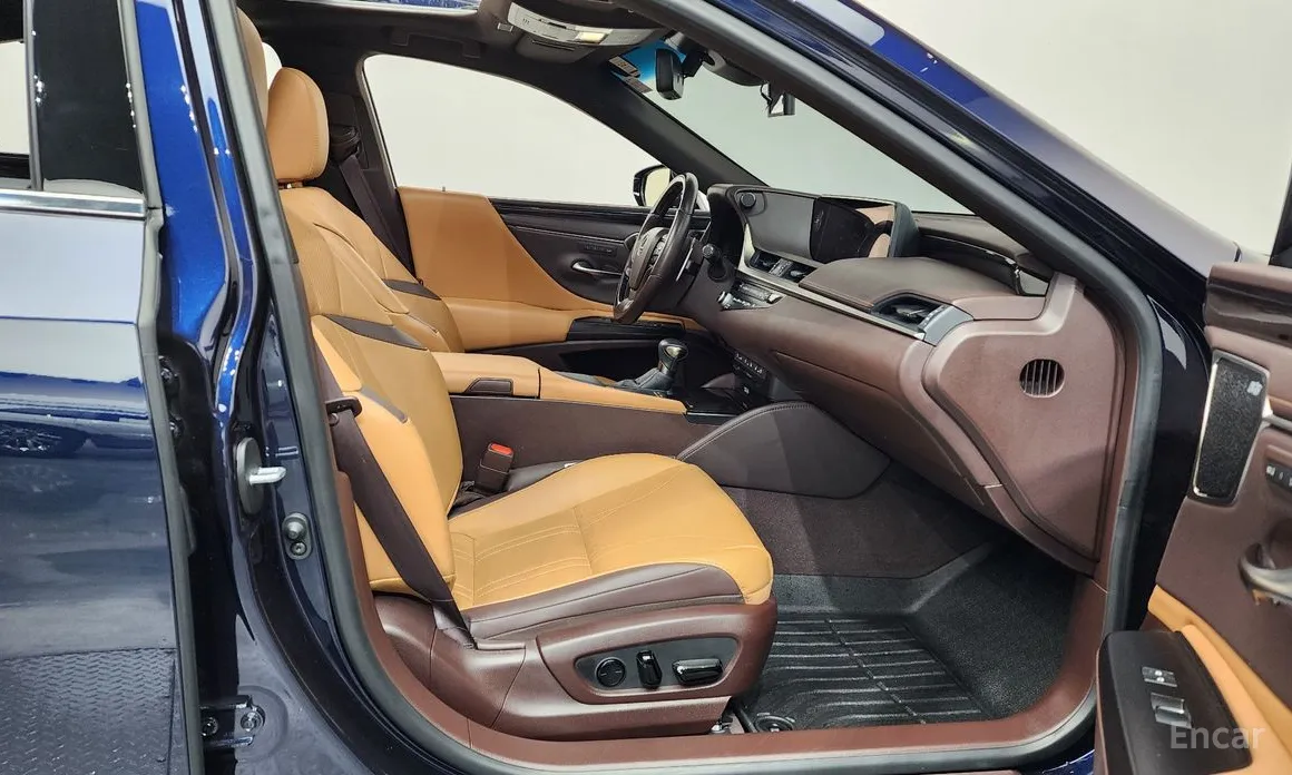 Фото 11 - Lexus ES