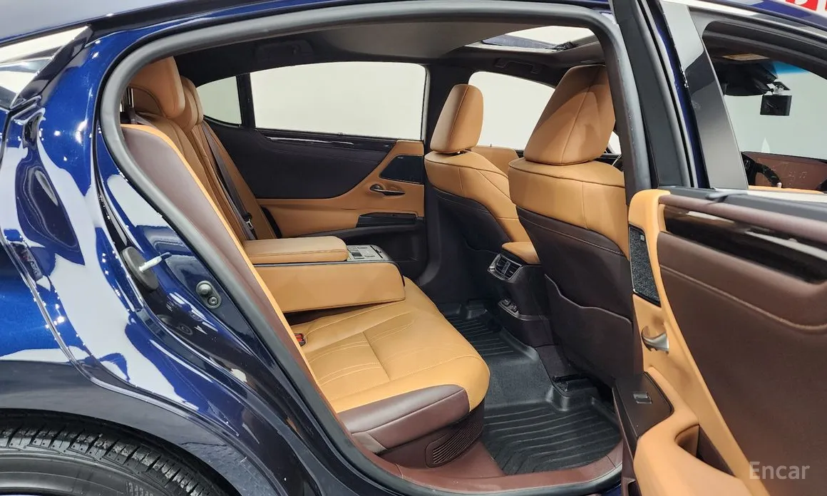 Фото 12 - Lexus ES