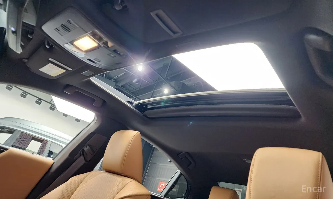 Фото 18 - Lexus ES