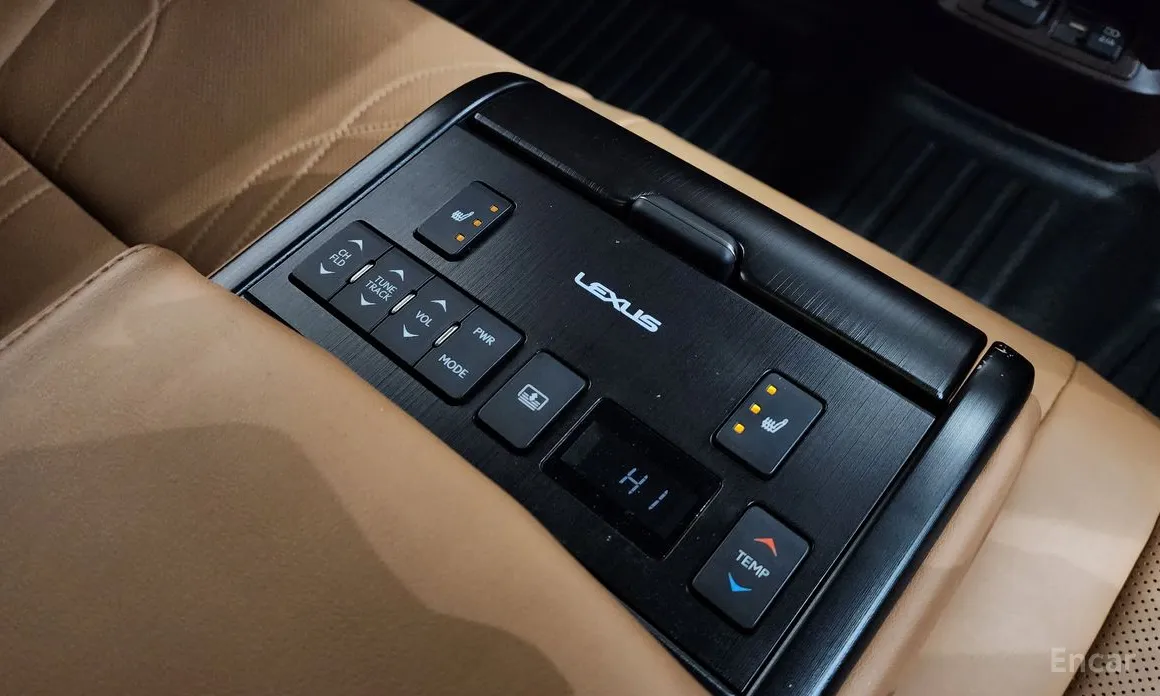 Фото 19 - Lexus ES