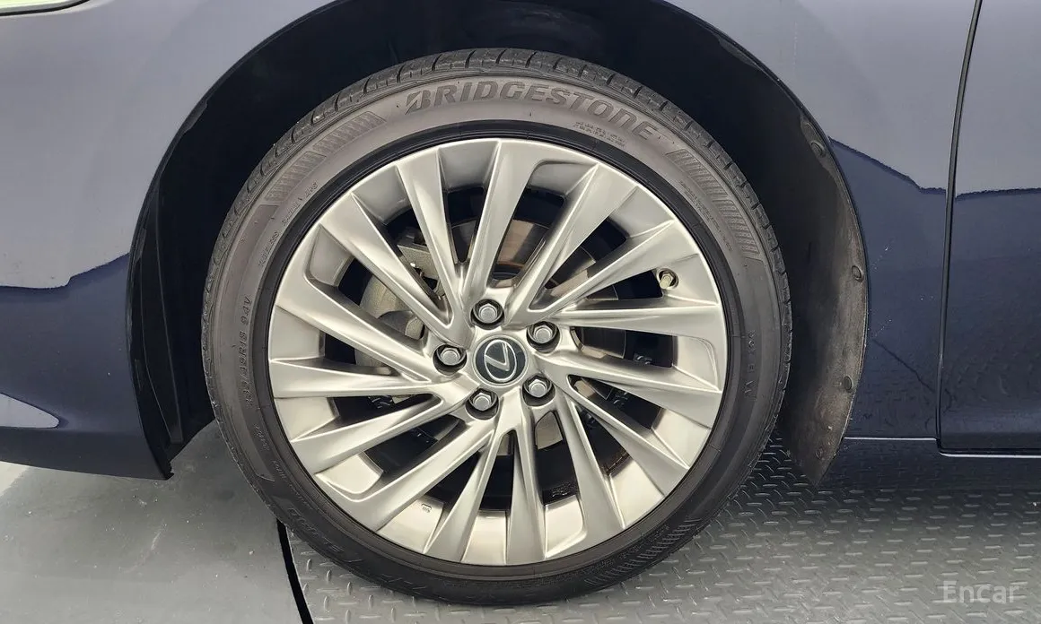 Фото 5 - Lexus ES