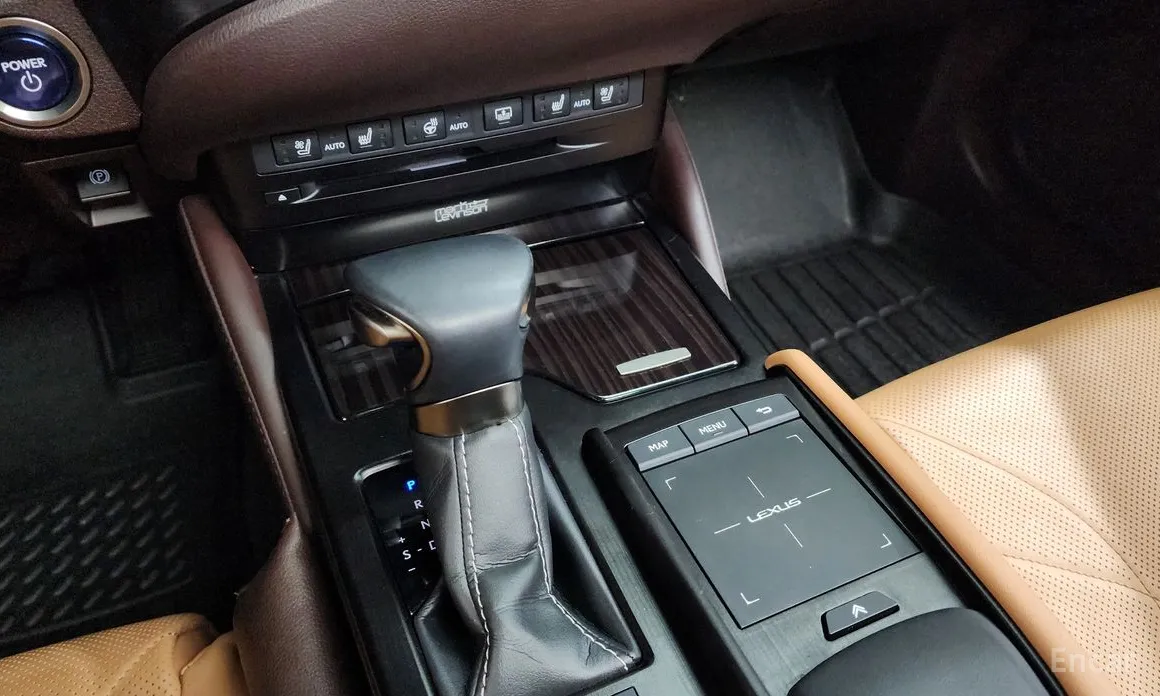 Фото 9 - Lexus ES