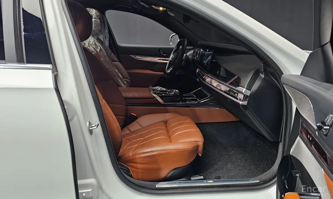 Фото 11 - BMW 7 Series