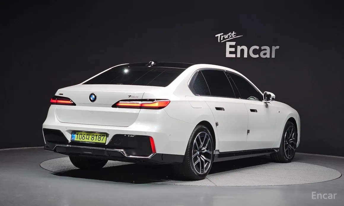 Фото 2 - BMW 7 Series