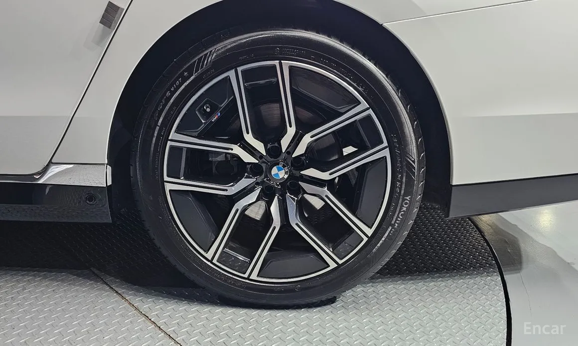 Фото 5 - BMW 7 Series