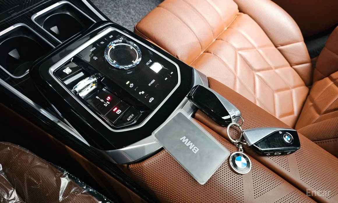 Фото 9 - BMW 7 Series