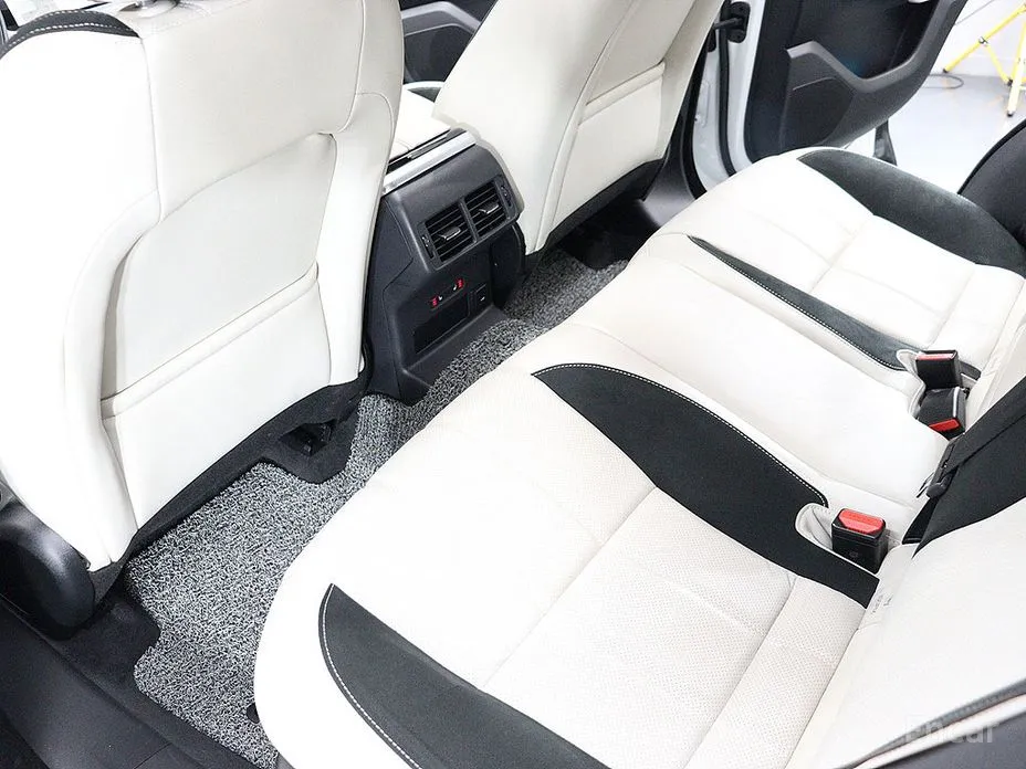 Фото 16 - Land Rover Range Rover Velar