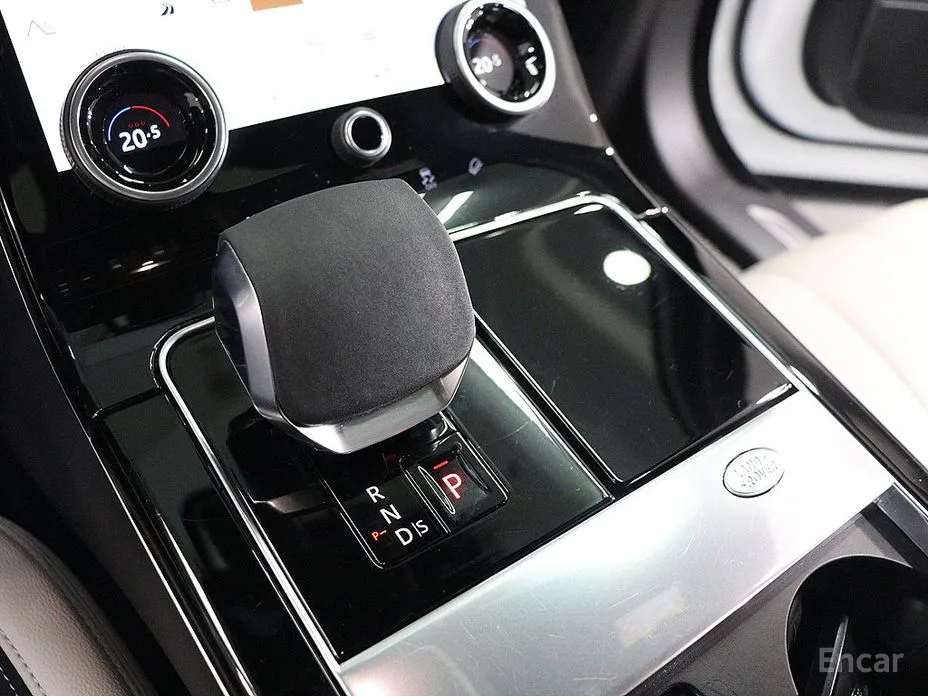 Фото 9 - Land Rover Range Rover Velar