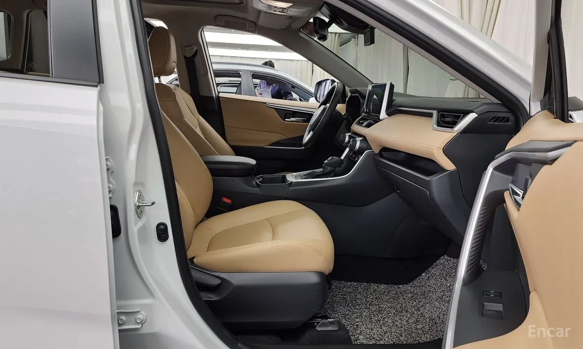 Фото 12 - Toyota RAV4