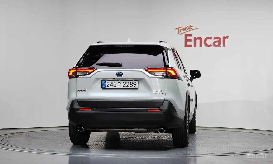 Фото 4 - Toyota RAV4