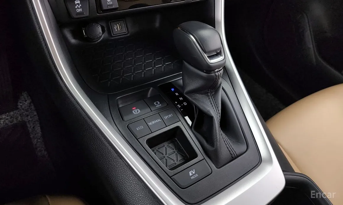 Фото 9 - Toyota RAV4