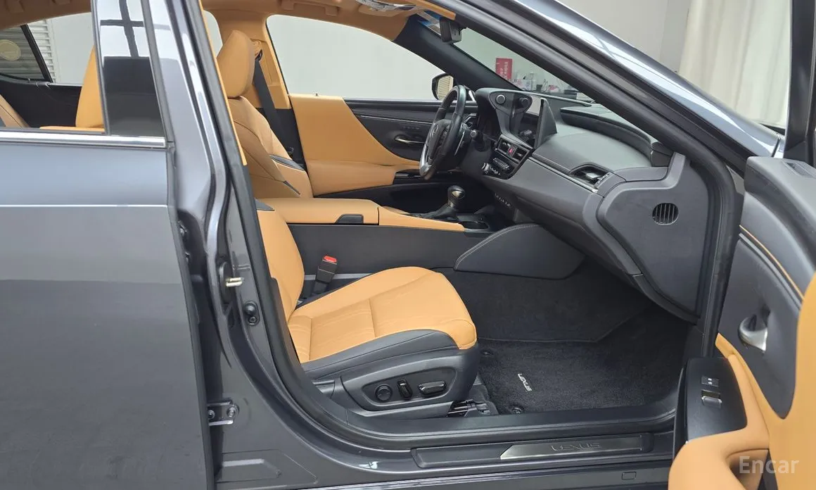 Фото 11 - Lexus ES