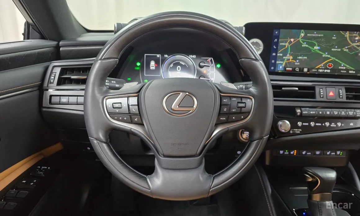 Фото 13 - Lexus ES