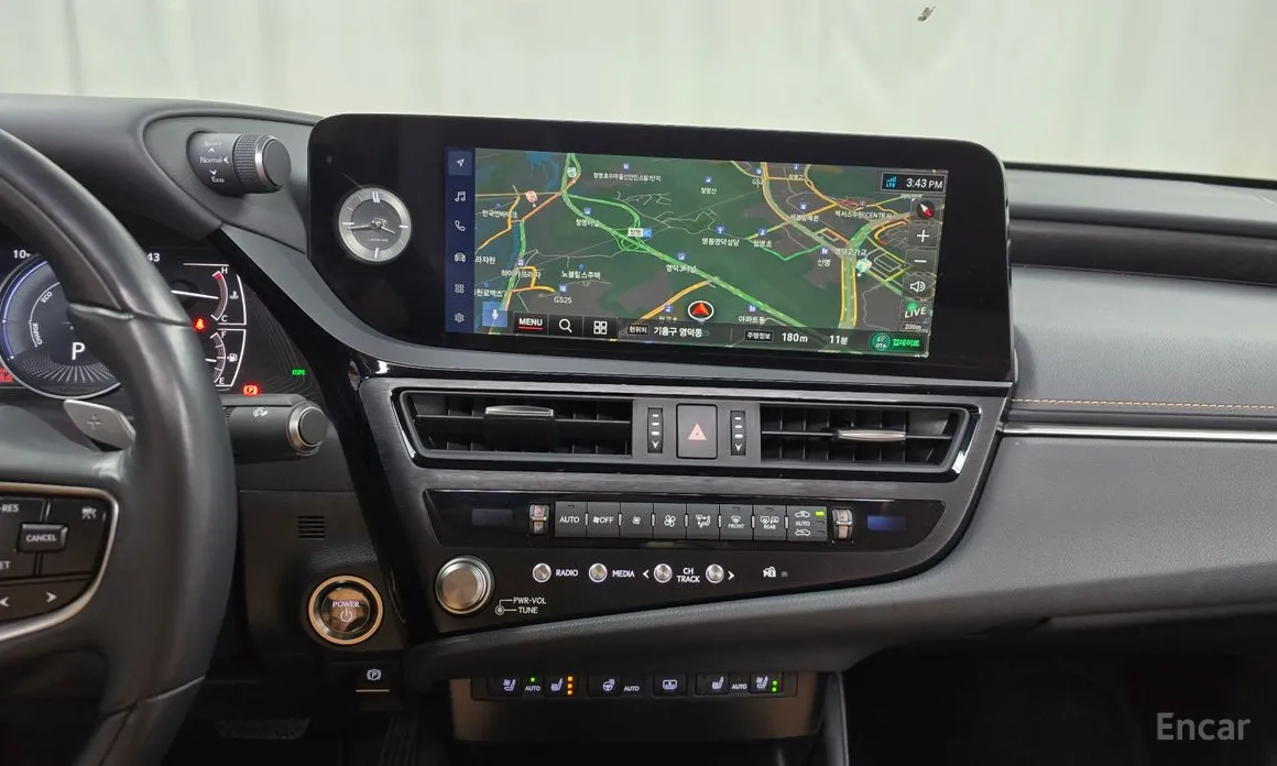 Фото 14 - Lexus ES