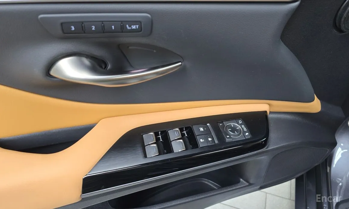 Фото 17 - Lexus ES