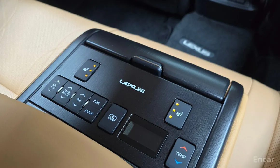 Фото 18 - Lexus ES