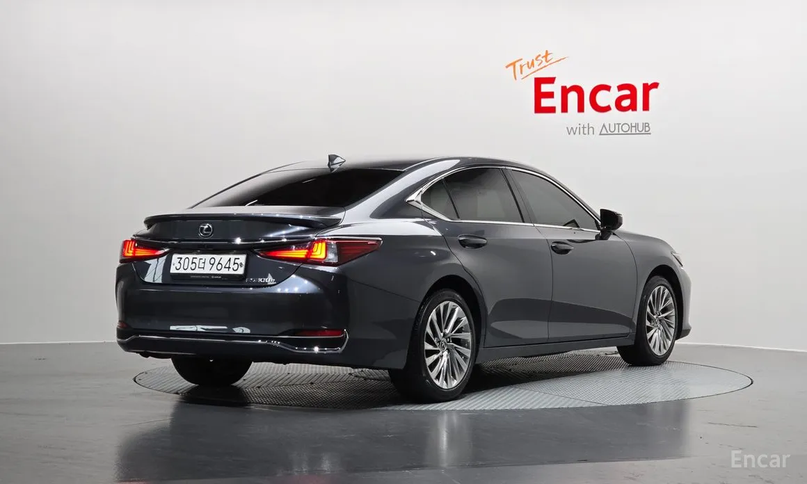 Фото 2 - Lexus ES