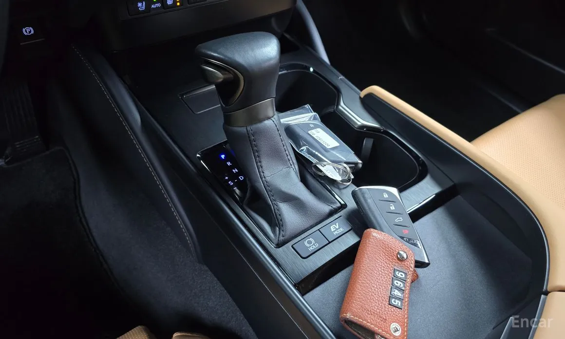 Фото 9 - Lexus ES