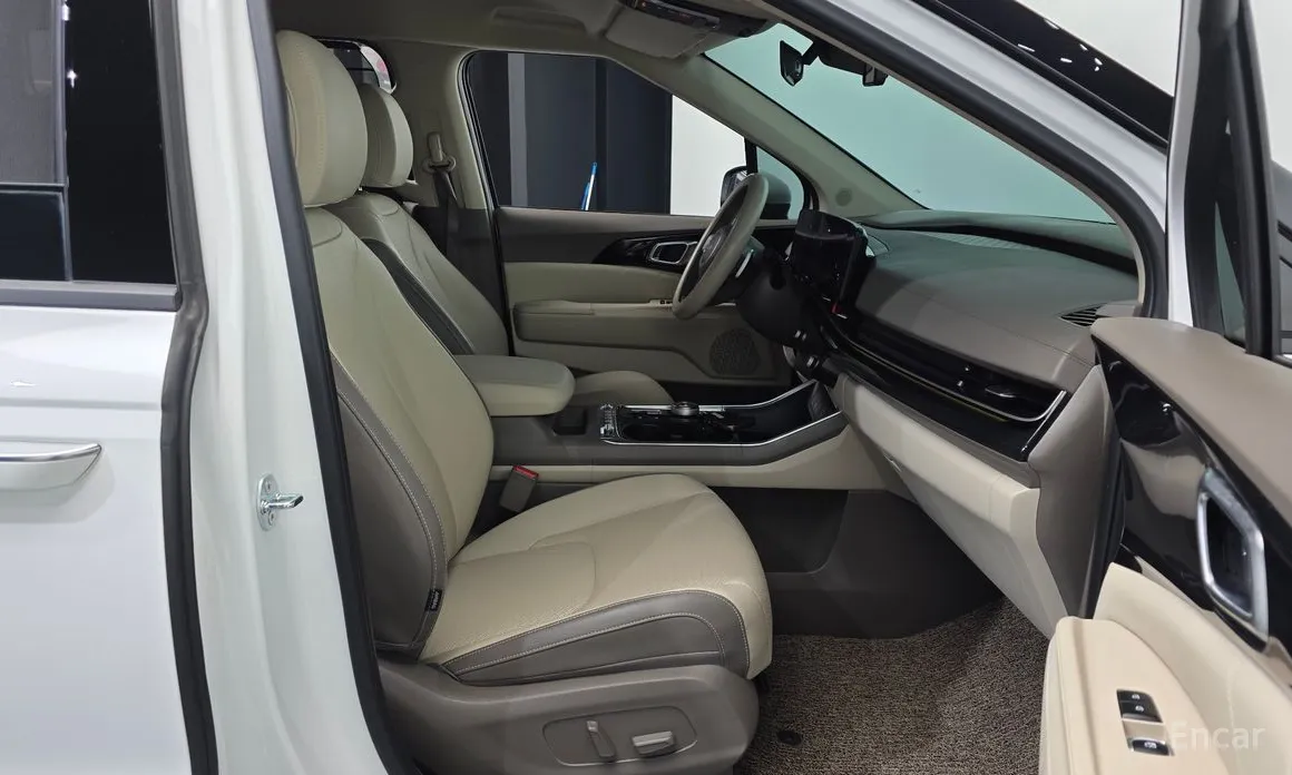 Photo 11 - Kia Carnival