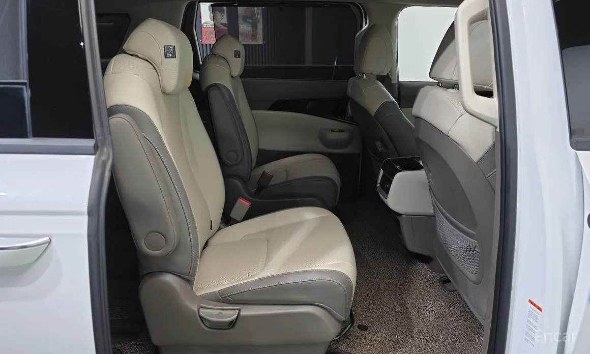 Photo 12 - Kia Carnival