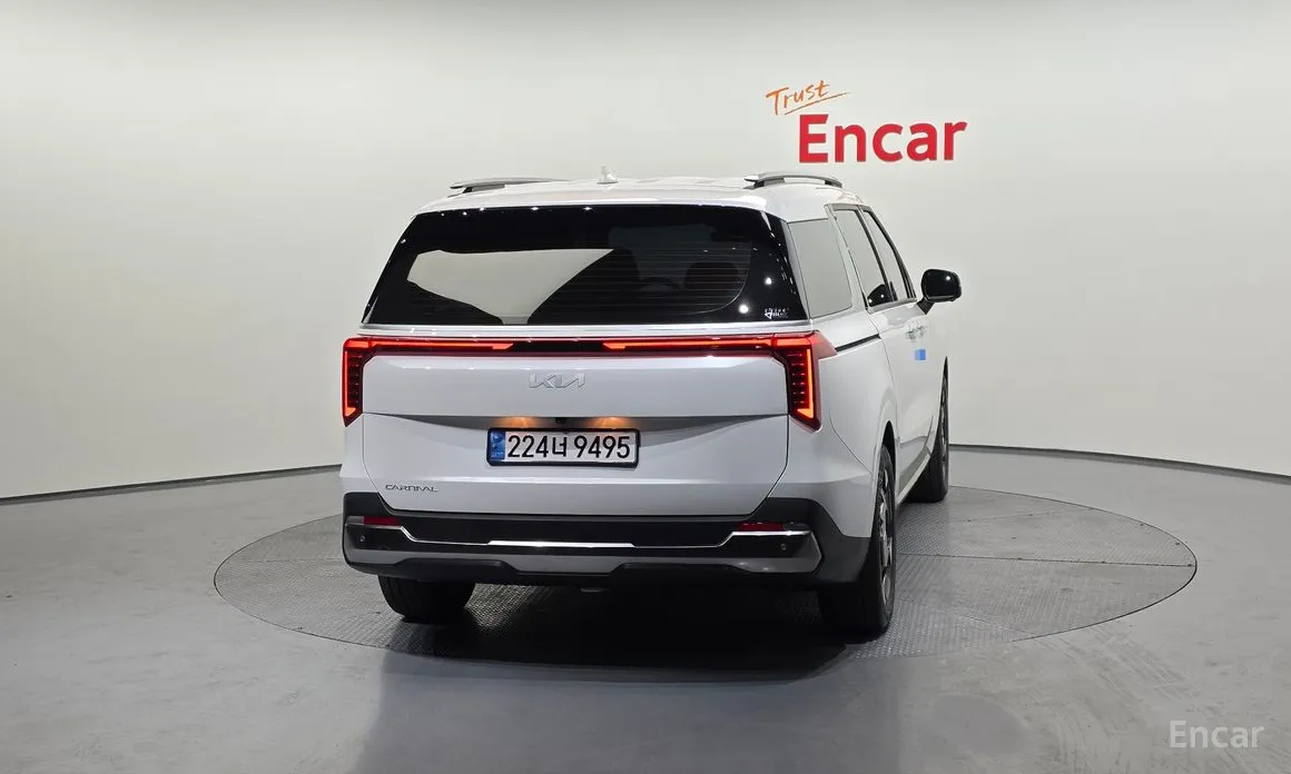 Photo 4 - Kia Carnival