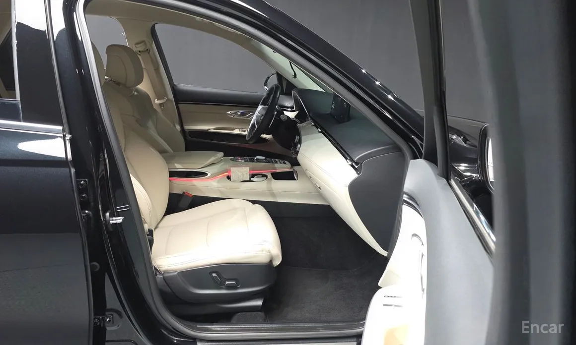 Фото 11 - Genesis GV70