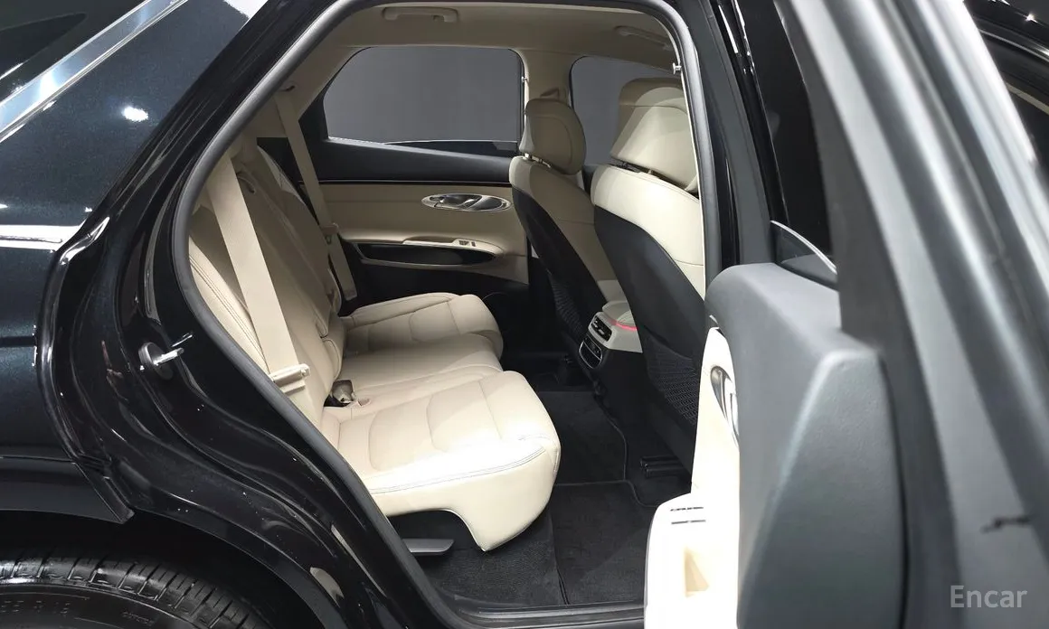 Фото 12 - Genesis GV70