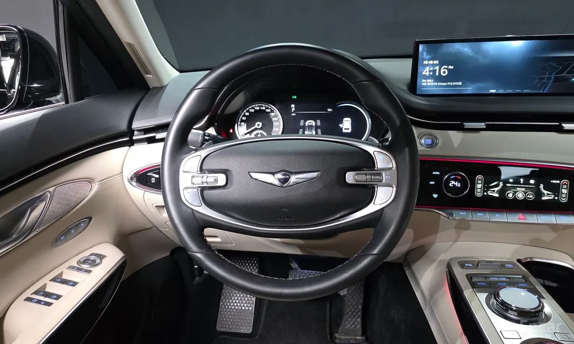 Фото 13 - Genesis GV70