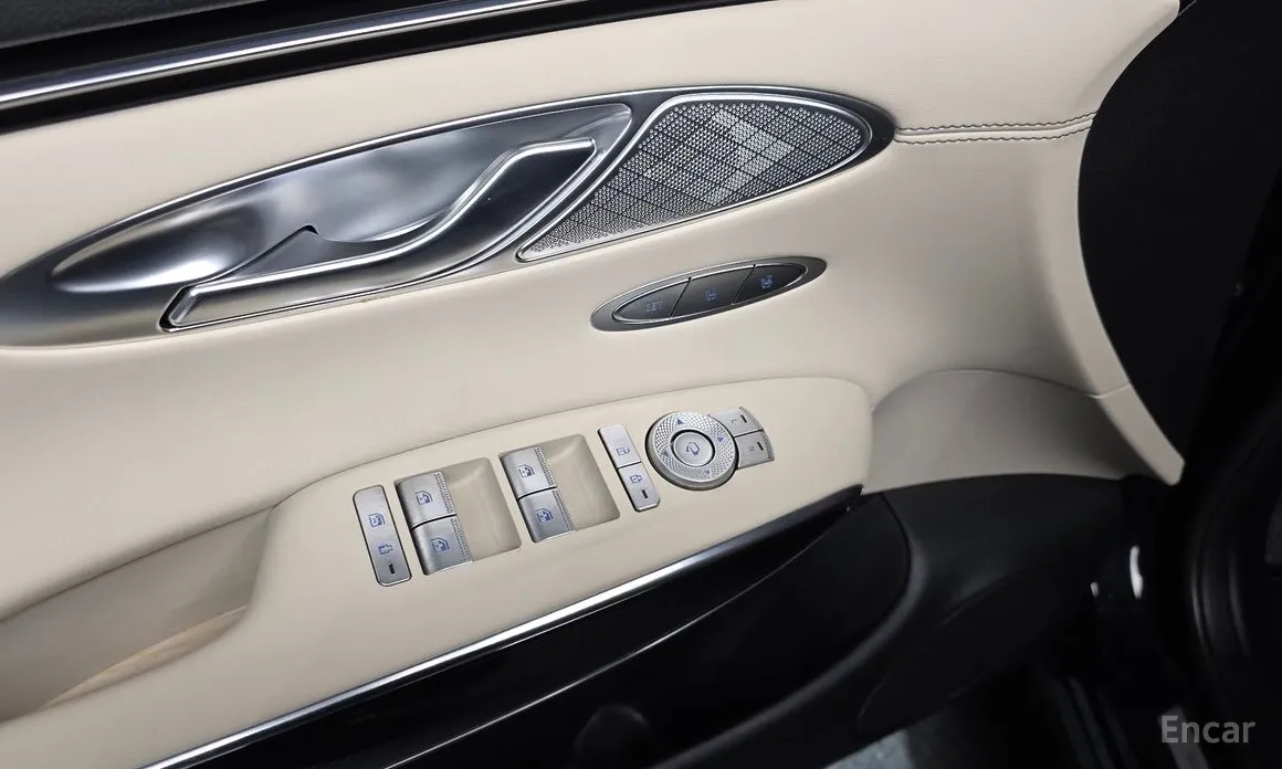 Фото 18 - Genesis GV70